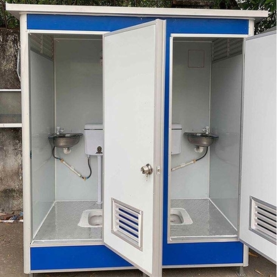 Toalete móvel multijogador pré-fabricado ao ar livre com eletricidade, canalização e isolamento